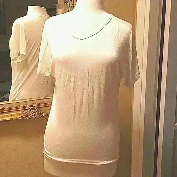 5/$25 IMAN medium v neck SUPER SOFT AND BATWING SLEEVE - Picture 1 of 7